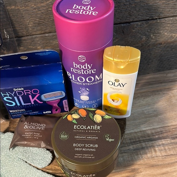 SET of Beauty and Grooming Essentials 8 items for a Soothing Spa Day at Home NWT - Picture 7 of 8